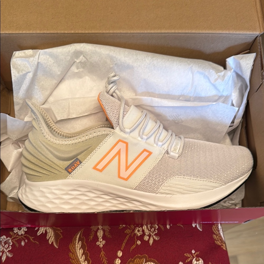 New Balance Fresh Foam Roav Athletic Shoes NEW never worn